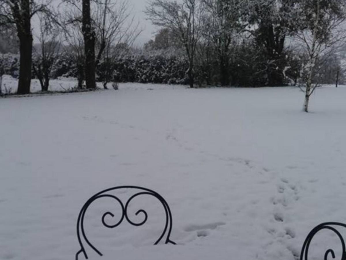 Gite Les Aubues Lormes Esterno foto